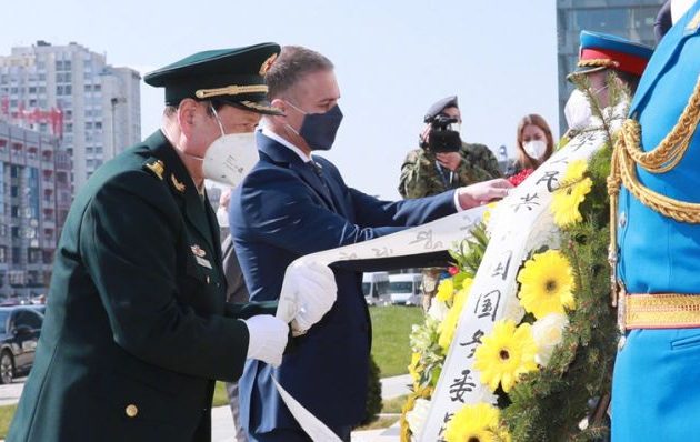 Ο υπ. Άμυνας της Κίνας στέλνει μήνυμα στο ΝΑΤΟ: Εάν εμπλέκεστε στη Νότια Σινική Θάλασσα θα εμπλακούμε στα Βαλκάνια