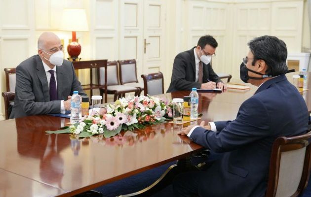 Ο Νίκος Δένδιας συναντήθηκε με τον πρεσβευτή των Εμιράτων στην Αθήνα