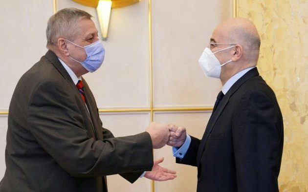 Ο Νίκος Δένδιας συναντήθηκε στη Γενεύη με τον Ζαν Κουμπίς «προς όφελος του λιβυκού λαού»