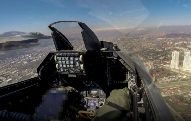 Ελληνικά F-16 πέταξαν πάνω από τη Βόρεια Μακεδονία για τον ένα χρόνο ένταξής της στο ΝΑΤΟ
