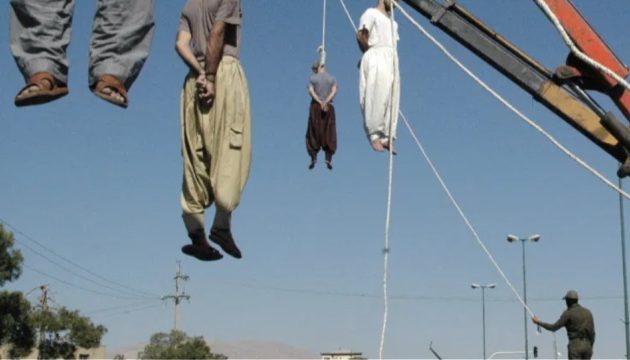Το Ιράν κρέμασε πέντε άνδρες που είχαν καταδικαστεί για ομαδικό βιασμό