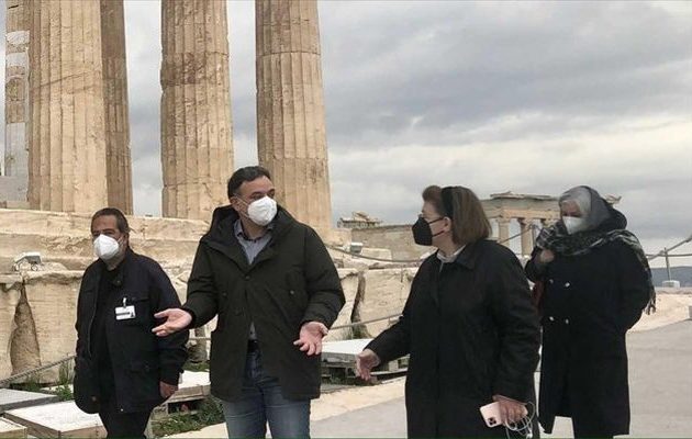 ΥΠΠΟΑ: Αυτοψία στον ιερό βράχο της Ακρόπολης – Ανοίγει τη Δευτέρα