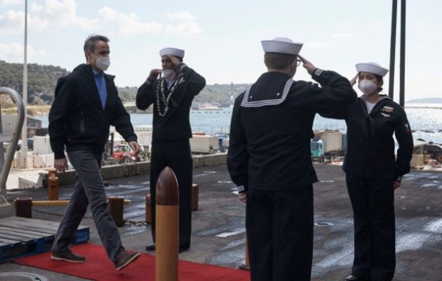 Ο Μητσοτάκης επισκέφθηκε το «Αϊζενχάουερ» – Τι είπε ο Πάιατ