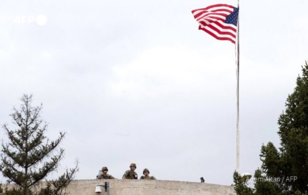 Αμερικανοί στρατιώτες με πλήρη εξάρτυση φυλάνε την Αμερικανική Πρεσβεία στην Άγκυρα