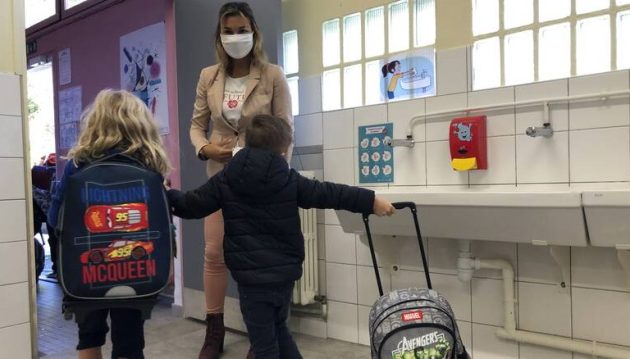 Εκτοξεύτηκε ο αριθμός κρουσμάτων στα σχολεία της Γαλλίας