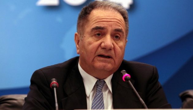 Κορωνοϊός: Ο Θεόδωρος Κατσανέβας νοσηλεύεται διασωληνωμένος