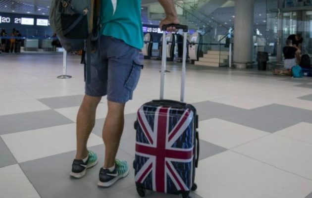 Τις βαλίτσες τους ετοιμάζουν οι Βρετανοί – Στην «πορτοκαλί» λίστα η Ελλάδα