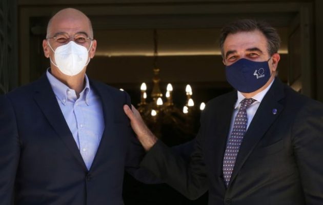 Συνάντηση Δένδια-Σχοινά στο ΥΠΕΞ: Συζητήθηκε και το μεταναστευτικό