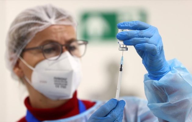 Ο ΣΥΡΙΖΑ-ΠΣ για υποχρεωτικό εμβολιασμό: «Ο αυτουργός της υγειονομικής καταστροφής, σε απόλυτο πανικό»