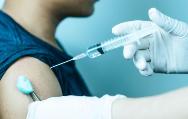 EMA: Όχι τέταρτη δόση εμβολίου στον γενικό πληθυσμό