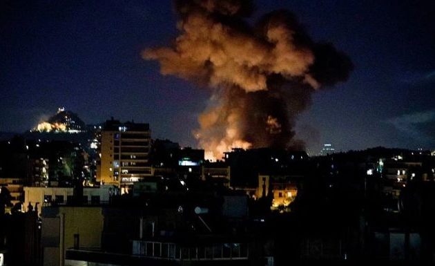 Φωτιά από βεγγαλικά στον Νέο Κόσμο