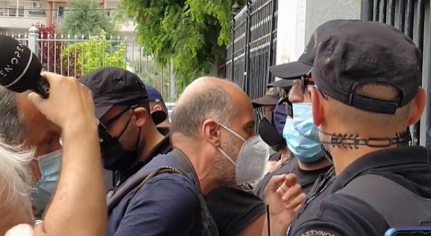 Μόνο για Τούρκους – Δεν επέτρεψαν στους Έλληνες δημοσιογράφους να εισέλθουν στο μειονοτικό σχολείο Κομοτηνής (βίντεο)