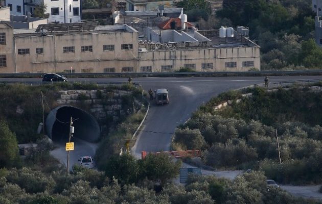 Τρεις Ισραηλινοί τραυματίες από πυρά ένοπλων μέσα από αυτοκίνητο