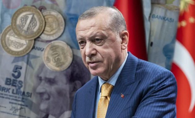 Ο Ερντογάν «καθάρισε» τρεις της «νομισματικής πολιτικής» και έστειλε την τουρκική λίρα στα τάρταρα