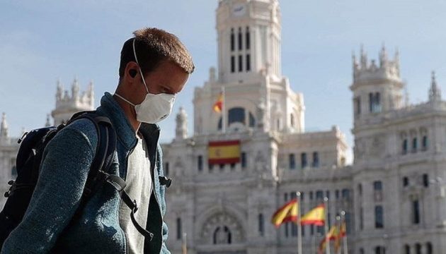 Tέλος η χρήση μάσκας σε εξωτερικούς χώρους στην Ισπανία