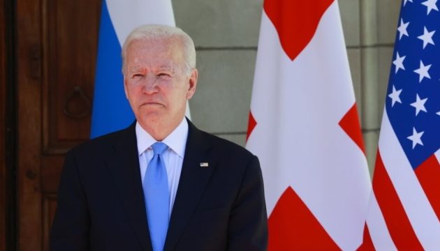 Ο Μπάιντεν μεταβιβάζει προσωρινά τις εξουσίες του στην Κάμαλα Χάρις