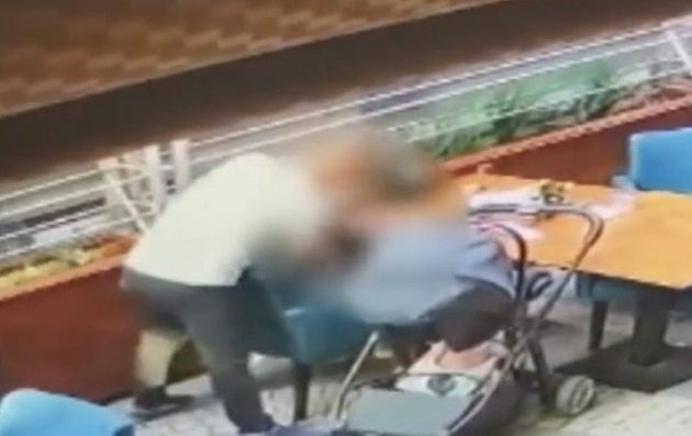Τουρκία: Γυναίκα δέχτηκε άγρια επίθεση με σπασμένο ποτήρι από τον πρώην άνδρα της (βίντεο)