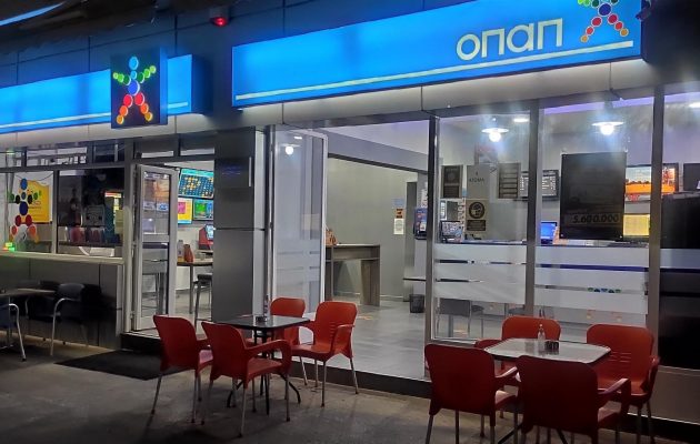 Το ΤΖΟΚΕΡ κληρώνει την Τρίτη 5,6 εκατ. ευρώ – Τι δηλώνει ο ιδιοκτήτης του καταστήματος ΟΠΑΠ στη Σκύδρα