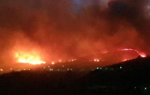 Δύσκολη νύχτα: Πύρινη λαίλαπα στην Κεφαλονιά – Ποιοι οικισμοί απειλούνται