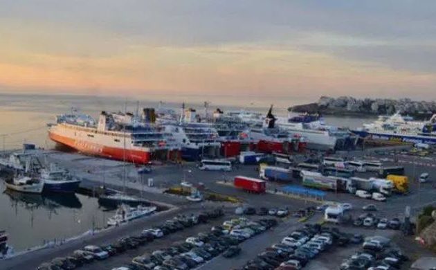 Δεν ήταν σε απομόνωση στο πλοίο τα ύποπτα κρούσματα που γύρισαν από την Ίο