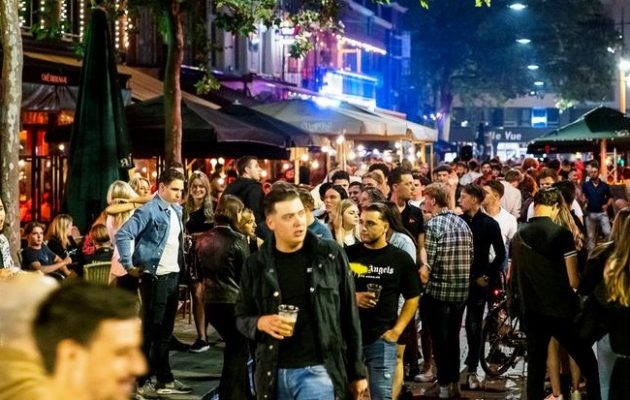 Ολλανδία: Μειώθηκαν τα κρούσματα με τη χαλάρωση περισσότερο απ’ ό,τι με λοκντάουν