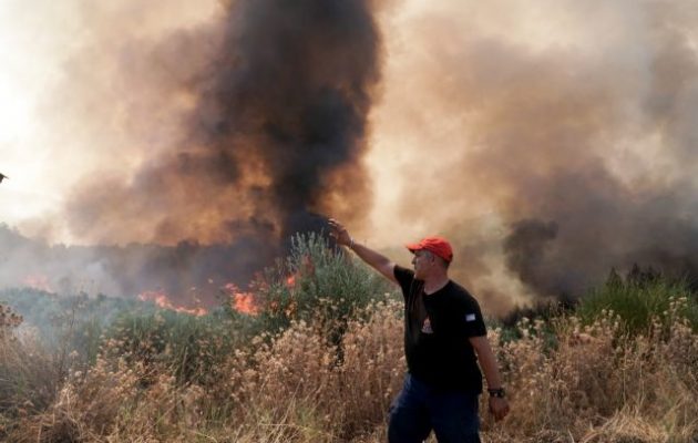 Φωτιά Ηλεία: Εκκενώνεται η κατασκήνωση Φρίξα και 11 οικισμοί