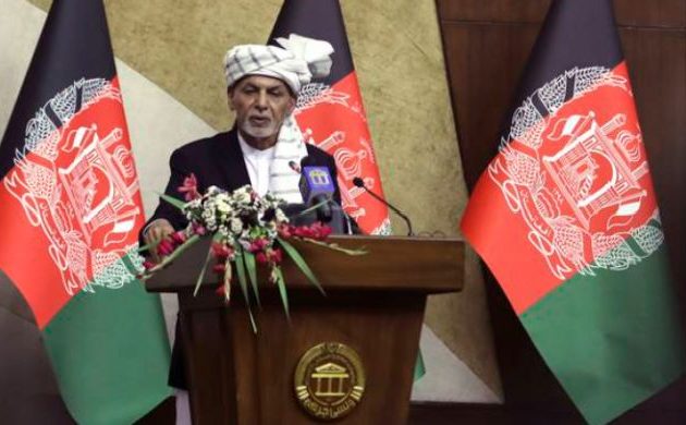 Οι Ταλιμπάν έξω από την Καμπούλ – Ο Ασράφ Γκάνι διεξάγει συνομιλίες «για τον τερματισμό της βίας»