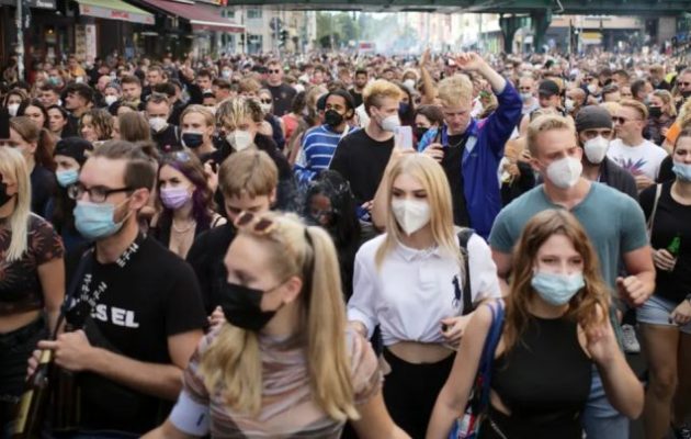 Πλημμύρισε το Βερολίνο από χιλιάδες διαδηλωτές κατά των περιοριστικών μέτρων