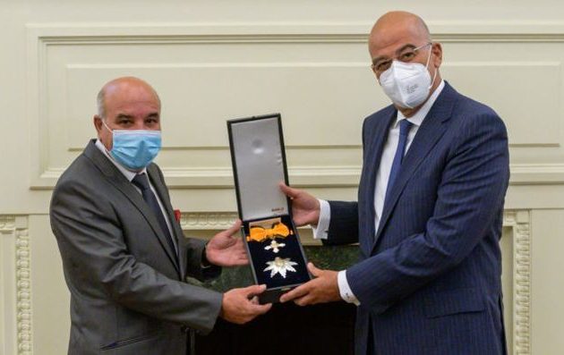 Ο Μεγαλόσταυρος του Τάγματος του Φοίνικος στον απερχόμενο πρεσβευτή της Τυνησίας