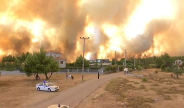 Εκκενώνονται Κρυονέρι, Κοκκινόβραχος και Αφίδνες – Εγκλωβισμένοι στη Δροσοπηγή