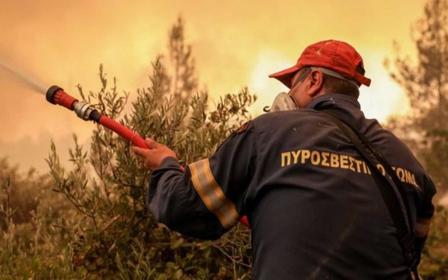 Κρούσματα κορωνοϊού σε πυροσβέστες που επιχειρούσαν στις πυρκαγιές