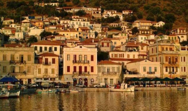 Εκκενώνεται το Γύθειο – Εκτός ελέγχου η φωτιά στην Ανατ. Μάνη