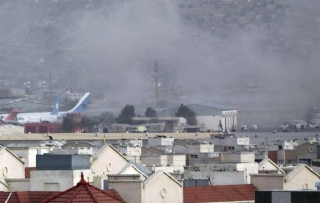 Το Ισλαμικό Κράτος έπληξε με έξι ρουκέτες το αεροδρόμιο της Καμπούλ