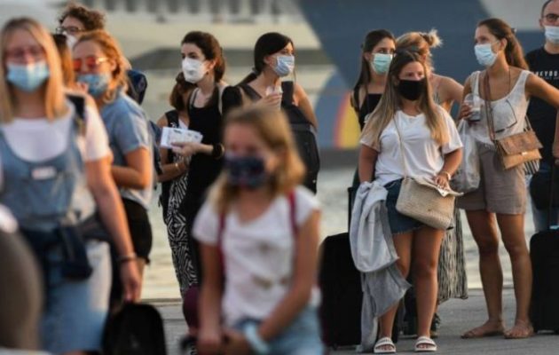 Νέα κυβερνητική επιτυχία – Τζανάκης: 30.000 θα φτάσουν ημερησίως τα κρούσματα