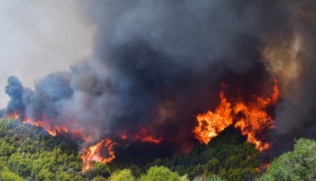52 δασικές πυρκαγιές καίνε στην Ελλάδα το τελευταίο 24άωρο – Πολύ υψηλός ο κίνδυνος και την Τρίτη