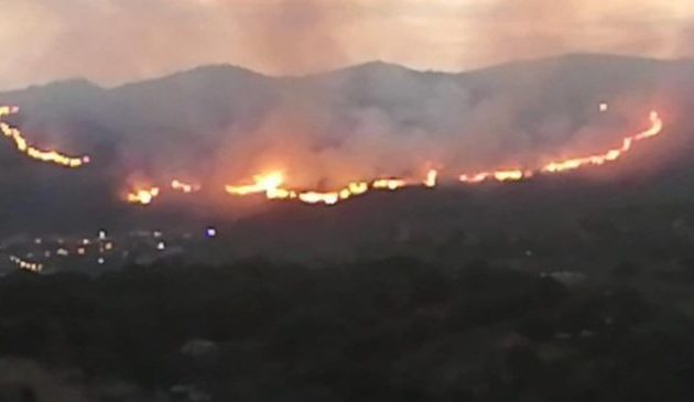 Πυρκαγιά 40 χλμ ανατολικά της Ρώμης – Εκκενώνονται μικρές κοινότητες