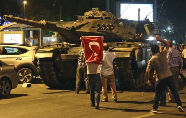 Το τανκ που πάτησε πολίτες στο τουρκικό πραξικόπημα το οδηγούσαν μισθοφόροι του Ερντογάν