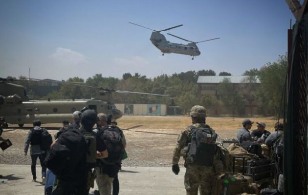 Οι Αμερικανοί εκκενώνουν την Καμπούλ, οι Ρώσοι μένουν – Διαβεβαιώσεις για ειρηνική μετάβαση της εξουσίας