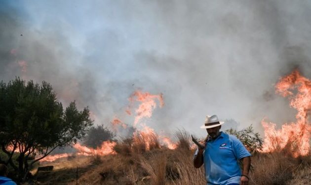 Σπίρτζης από Βίλια: «Έκκληση σε όποιον μπορεί να συνδράμει, όσο το δυνατόν νωρίτερα, στην κατάσβεση»