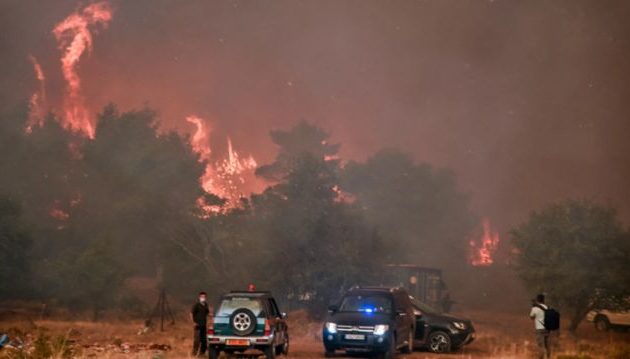 Αντιστράτηγος ε.α. Πυροσβεστικής: Η φωτιά στα Βίλια «στη θάλασσα βλέπω να σβήνει»