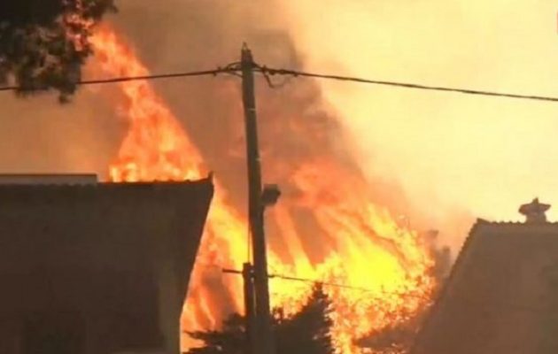 Φωτιά στη Βαρυμπόμπη: Eκκενώνεται και το Ολυμπιακό Χωριό