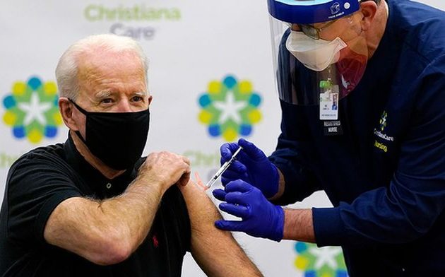Ο Τζο Μπάιντεν θα κάνει την τρίτη δόση εμβολίου