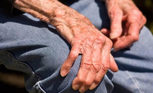 Nίκαια: Οικιακή βοηθός δηλητηρίασε 82χρονο και του έκλεψε τη σύνταξη