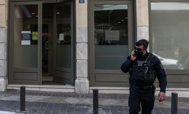 Ένοπλη ληστεία σε τράπεζα στο κέντρο της Αθήνας – Οι ληστές έβριζαν κυβέρνηση και σύστημα