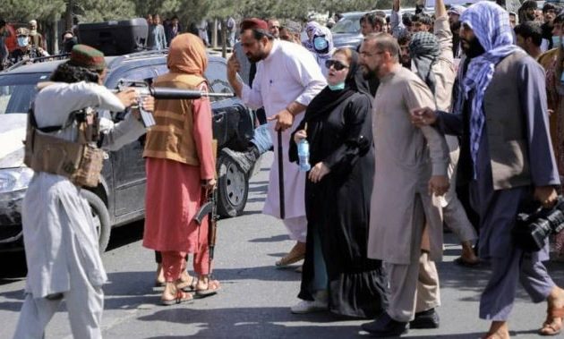 Αφγανιστάν: Δύο διαδηλωτές σκοτώθηκαν και οκτώ τραυματίστηκαν – Γυναίκες στους δρόμους (βίντεο)