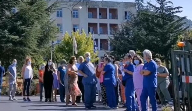 Οργή υγειονομικών κατά δημοσιογράφων στη Θεσσαλονίκη (βίντεο)