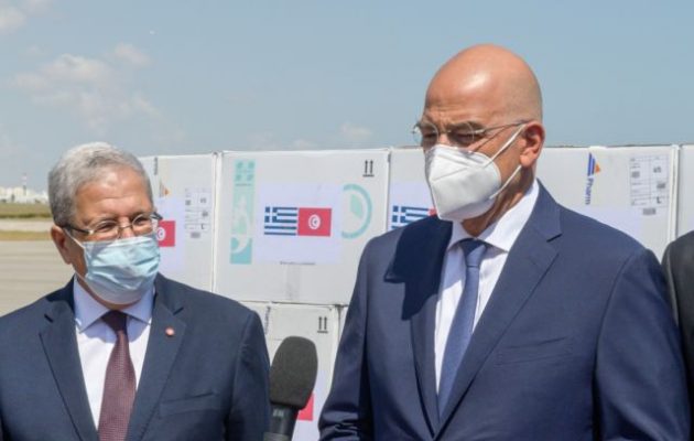 Η Ελλάδα παρέδωσε 100.000 εμβόλια στην Τυνησία – Δένδιας: Η Ελλάδα είναι φίλη και επιθυμεί να βοηθήσει