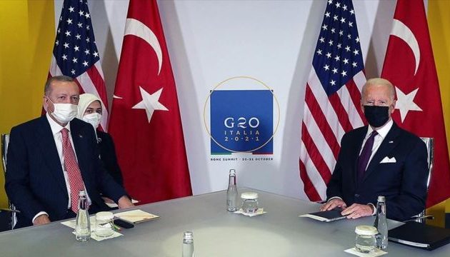 Περισσότερο από μία ώρα διήρκησε η συνάντηση Μπάιντεν-Ερντογάν – Τι συζήτησαν