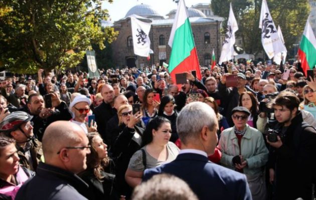 Μόνο 24% οι εμβολιασμένοι στη Βουλγαρία – Διαδήλωση κατά του «Πράσινου Πιστοποιητικού»