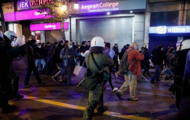 Επεισόδια σε πορεία στην Αθήνα για τον 20χρονο Ρομά που σκοτώθηκε στο Πέραμα